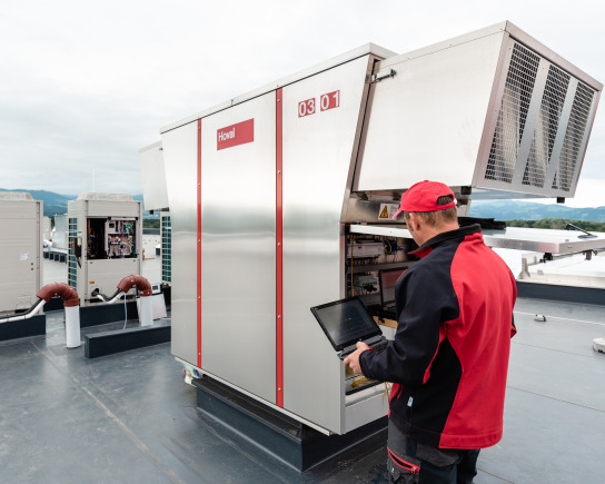 Покривните апарати RoofVent® и TopVent® са комбинирани с термопомпи с мощност 30 kW