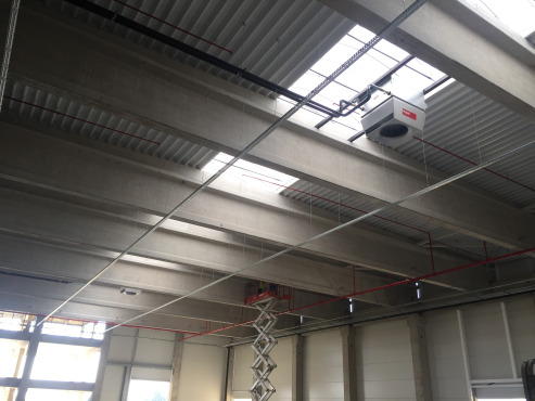 DHL логистична база в София с ефективно отопление от Ховал с покривни децентрализирани апарати TopVent и кондензен газов котел UltraGas