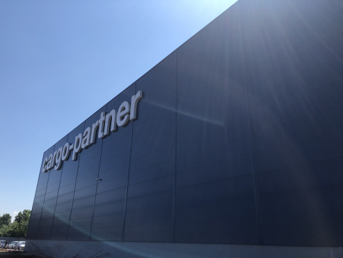 Карго Партнърс логистични халета с отопление, охлаждане и вентилация с ефективни покривни климатични апарати TopVent  с термопомпа