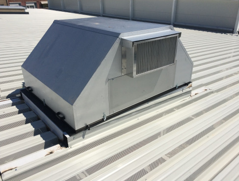 Спортна зала в Дупница с покривни апарати от Ховал за отопление, вентилация, климатизация